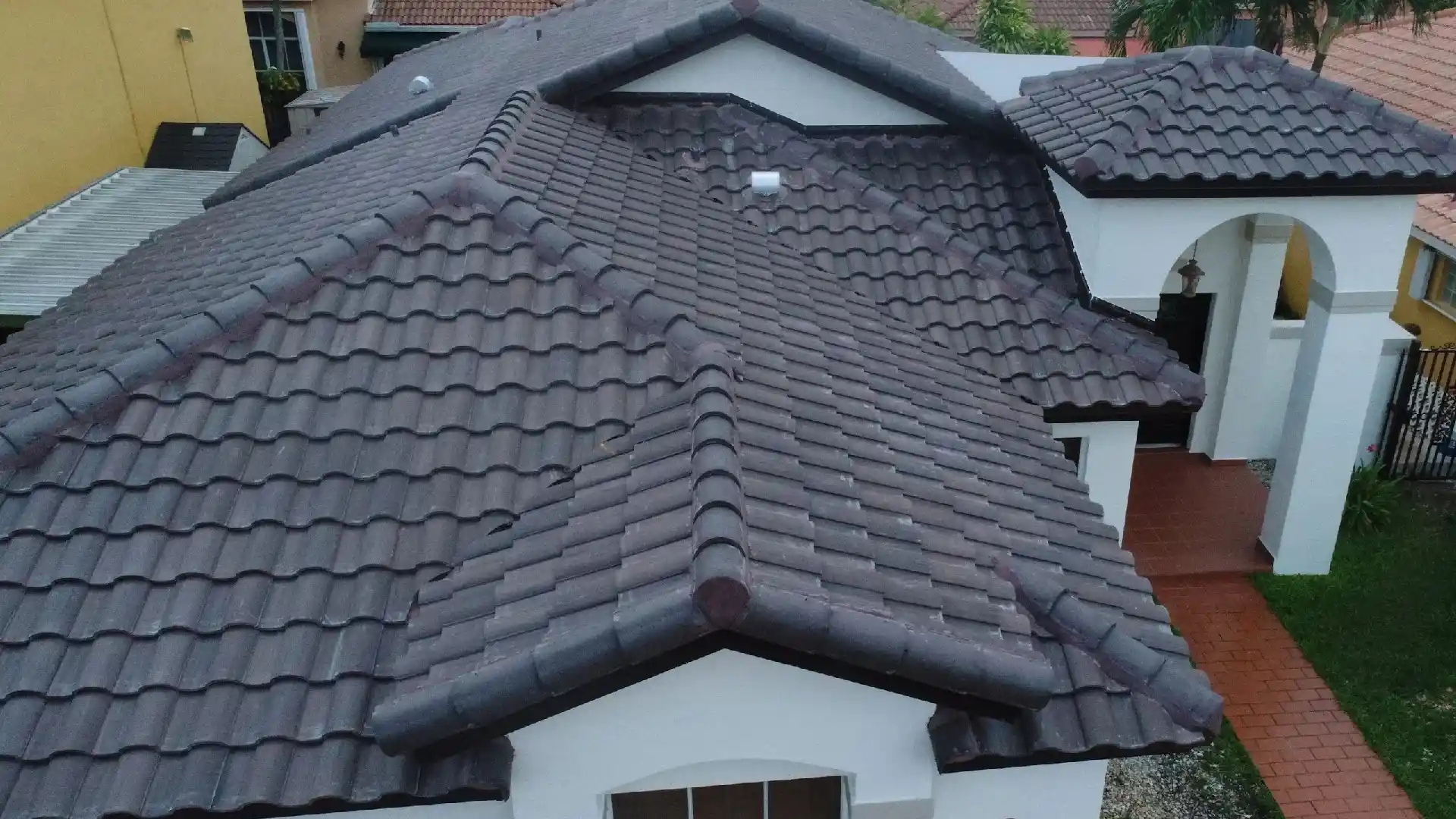 Roof Repairing in Miami, FL